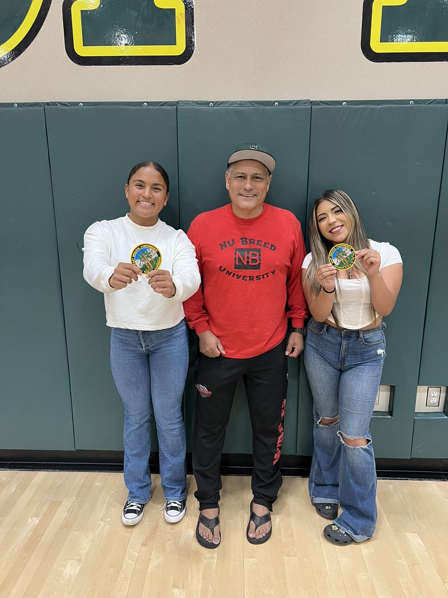 SummitBears's tweet image. Hard work pays off!!  Last night at the East Sequoia League All League meeting Summit had two players recognized. Nevaeh Martinez was named ESL Defensive player of the year and Tatiana Gibbs was named First Team All ESL.  We are proud of you ladies!!!