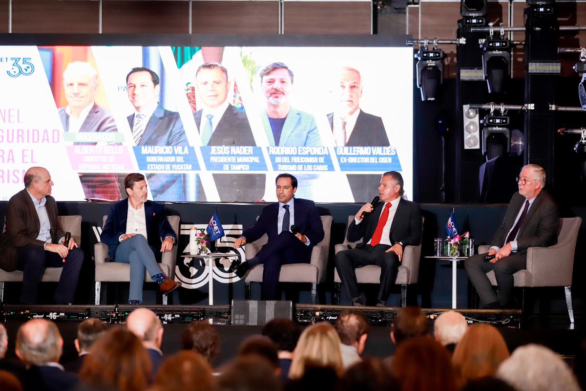 ChuchoNader's tweet photo. Hoy participé en el Congreso Nacional de Turismo en la CDMX, donde tuve el honor de formar parte del panel Seguridad para el Turismo junto con Mauricio Vila, Rodrigo Esponda y Guillermo Valdés. Platiqué cómo Tampico se ha posicionado como una de las ciudades más seguras del país. https://t.co/9nAb7En3DD
