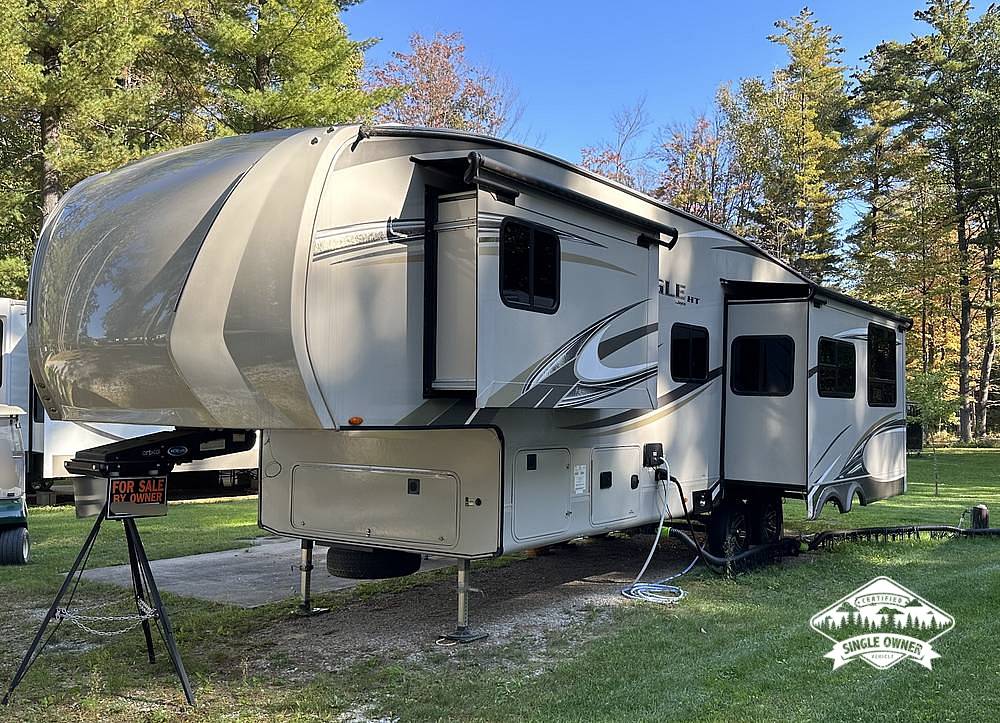 POPRVs's tweet image. Today's Featured Rig: 2018 Eagle HT 30.5MLOK for sale in Tawas City, Michigan @ $39.9k #letsjayco @jaycorvs

Text or call Team at (989) 501-3908. dlvr.it/Syr5wP