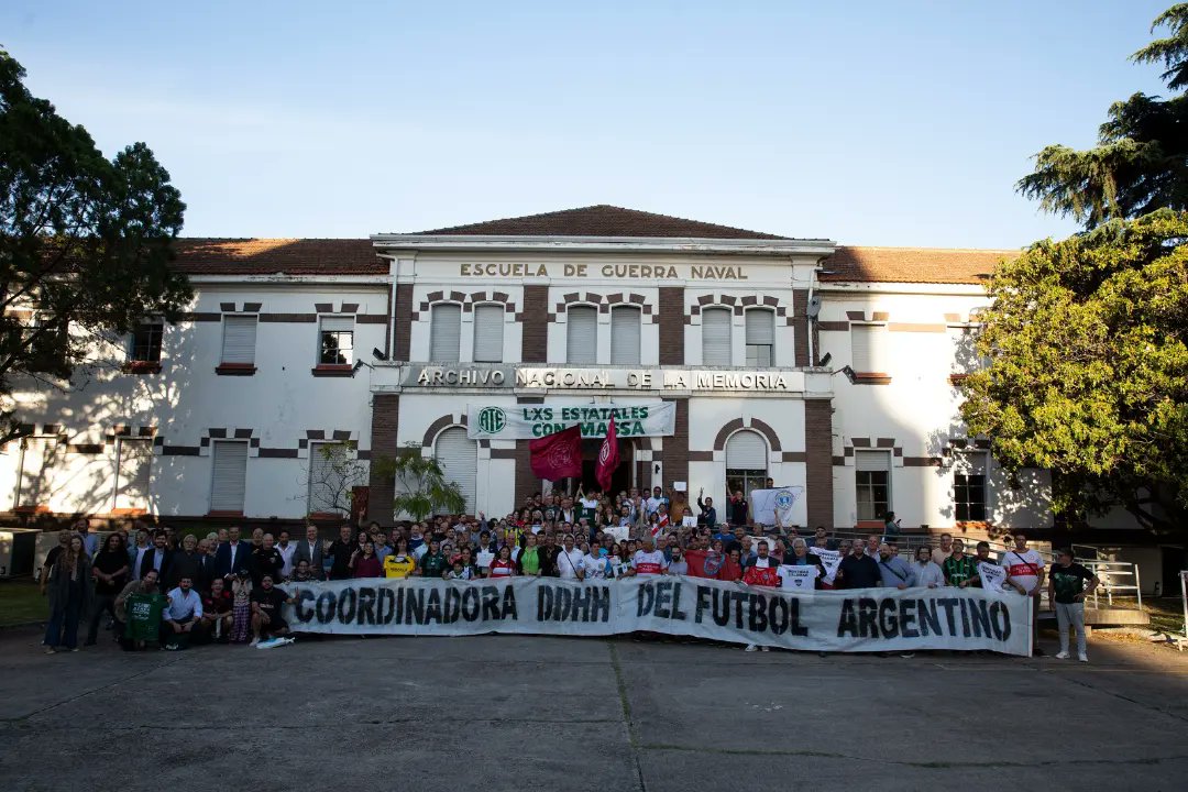 pietragallahora's tweet photo. Hoy entregamos una placa a 19 clubes de fútbol que han institucionalizado áreas de derechos humanos y a la Coordinadora de Derechos Humanos del Fútbol Argentino por su compromiso. https://t.co/LmRx8HJTA0