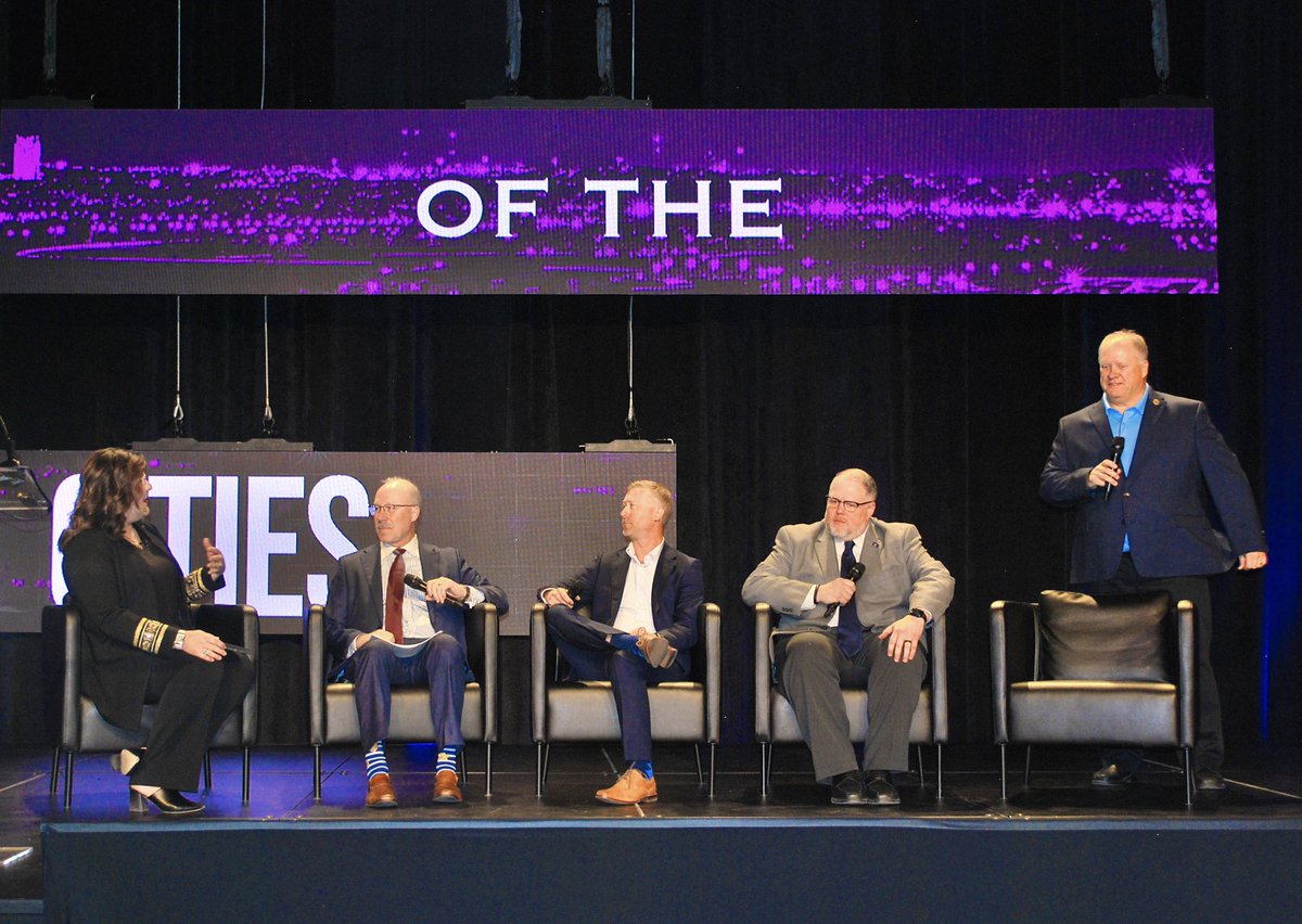 bismancedc's tweet photo. THANK YOU to all of our CEDC members, sponsors, panelists, and guests who attended our SOLD OUT #StateOfTheCities Address this morning at the Bismarck Event Center and made it a great success! 🌉

#BismarckMandan #Community #MovingBusinessForward https://t.co/aschRl5cmZ