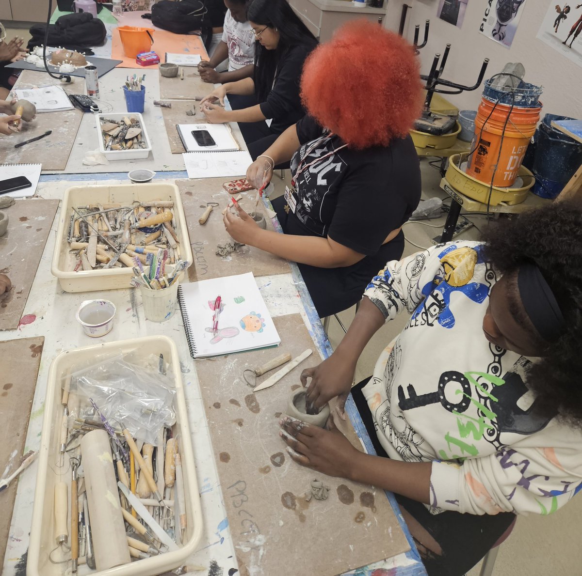 ArtTrojan's tweet photo. @LWCHSTrojans creating #pinchpot #planters out of clay! #highschoolart #funwithclay
@Clevemaloon @villani824 @pbcsd @kgwhetsell https://t.co/Q8cIhKusTZ