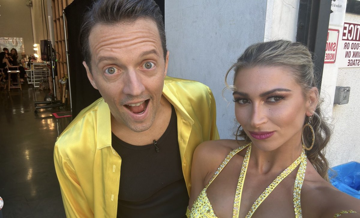 HoughKin's tweet photo. Looking amazing in yellow team DJ! https://t.co/9zDOxAIlQ1