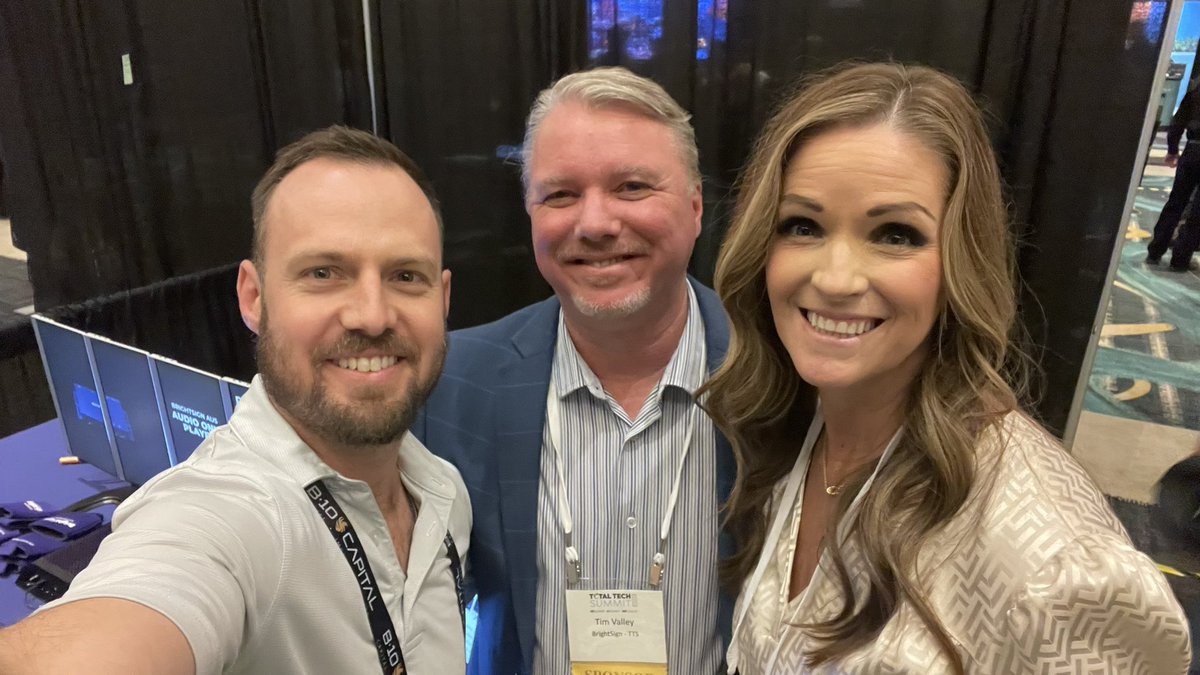 LukeJordanEAVI's tweet image. #AVselfie with the @BrightSign crew! @commintegrator #TotalTech23