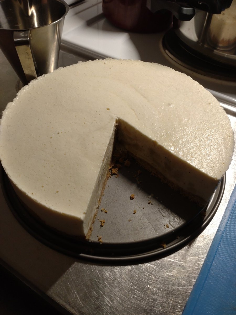 FunWithPans's tweet photo. Made a first attempt at cheesecake. With the taste of pear and cardamom. 
I will make more of this with some kind of decorations on top. 

#baking #cheesecake #homemade #firstattempt #good #dessert #hobbybaker #havingfuninthekitchen #tryingnewrecipe #funbaking #pearandcardamum https://t.co/QYpMyQD8sj