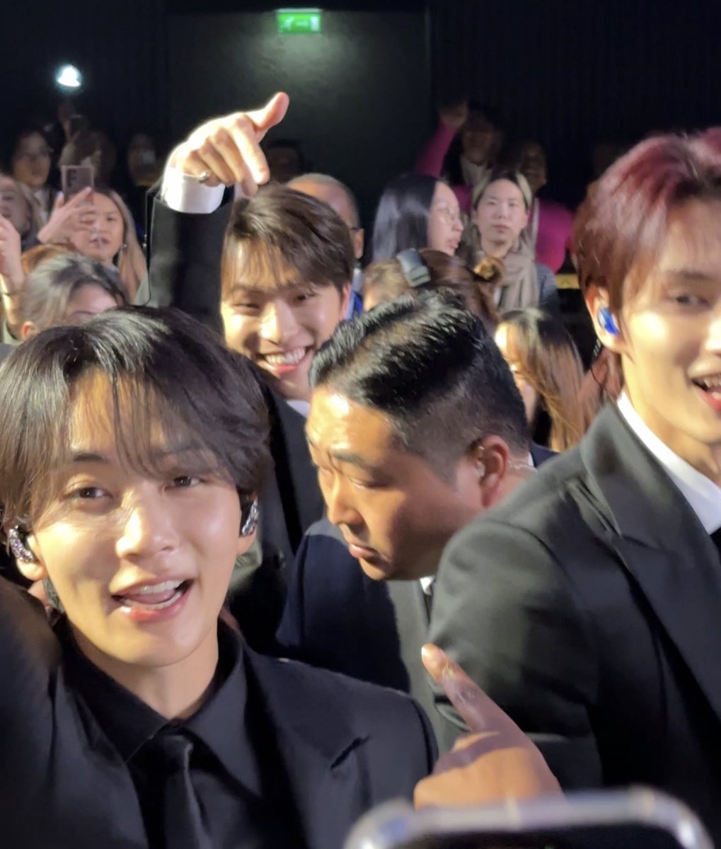 hime1004_'s tweet photo. they all look so happy😆 https://t.co/hg2dAURnfC