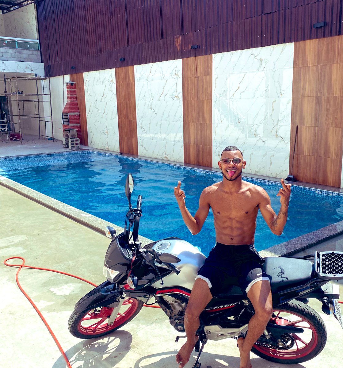 Piscininha tá mô 😅🫶🏾