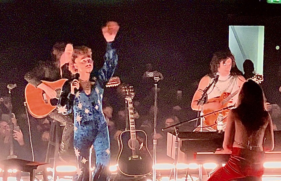 Beautiful_Frame's tweet image. Thank you Josh, Jake, Sam &amp;amp; Dan - the amazing @GretaVanFleet @GVFDaily @OVOArena Wembley - great set ! #starcatcher #FromtheFires #TheBattleatGardensGate #AnthemofthePeacefulArmy @LboroCA @LboroAEDRes @LboroStory