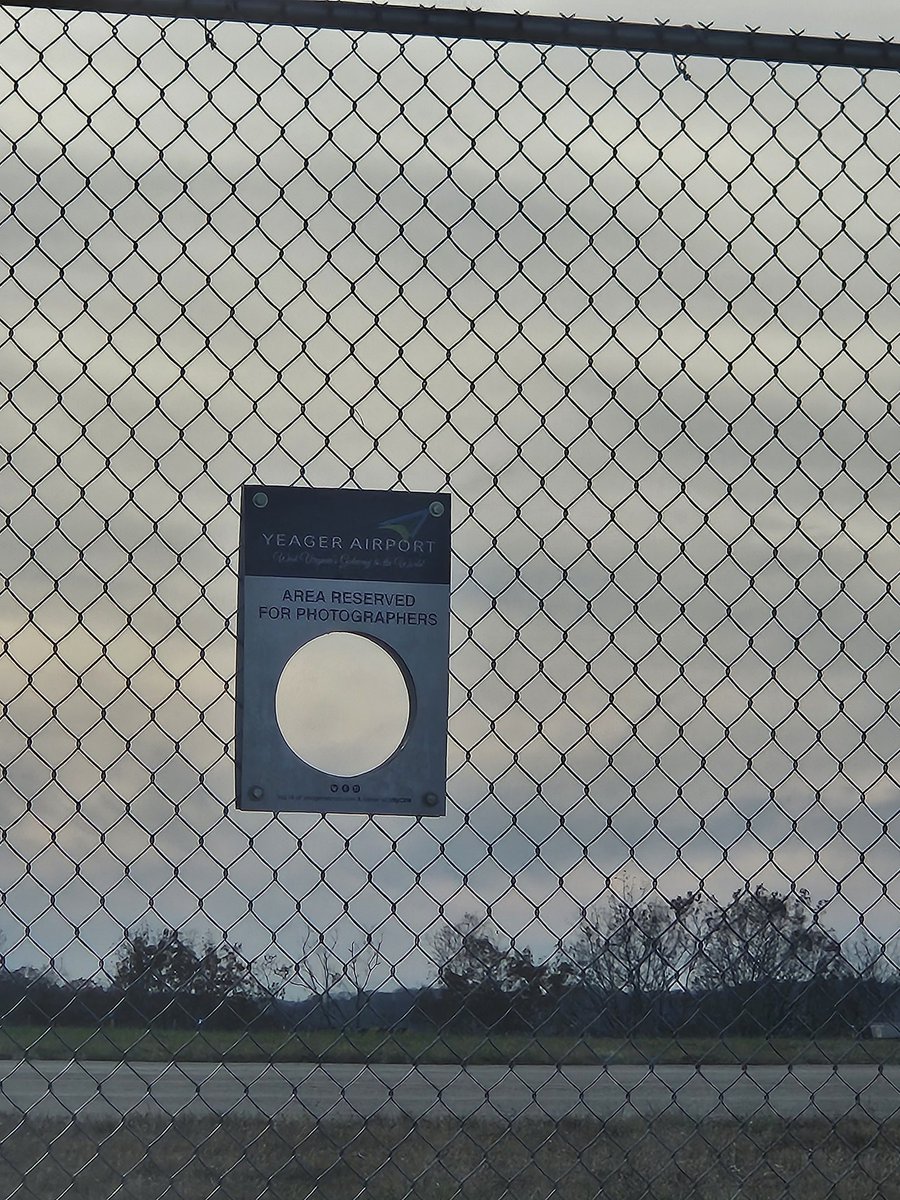 HartAttackKidd's tweet image. Hey, @FlyCKB! You should take a page out of @flycrw's book and add more opportunities for plane spotting!