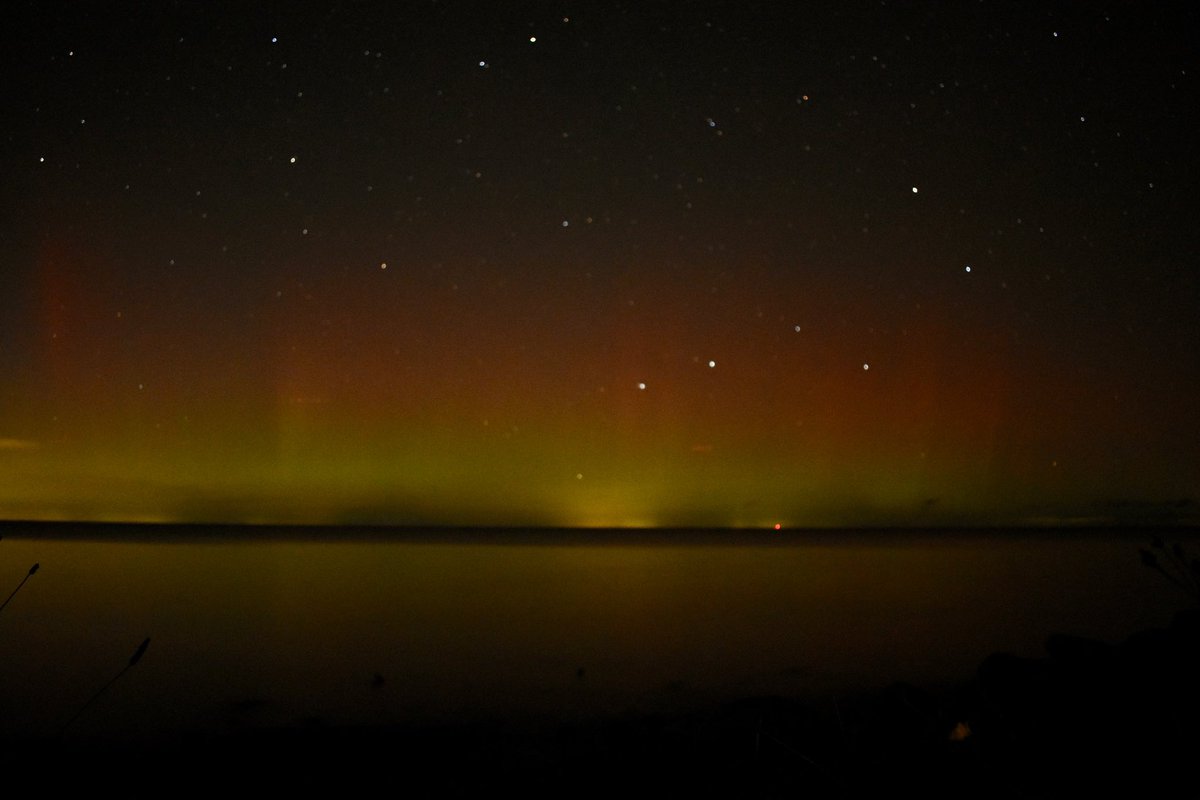 agow24's tweet photo. Sunday night calm down (as we call it in this part of Lake Ontario) was all time this past weekend. The Aurora did not disappoint. Taken near Lyndonville, NY. @AaronCh7Weather @weatherchannel @NWSBUFFALO @JimCantore #Weather #AuroraBorealis #northernlights #timelapse https://t.co/GBC6Bvwz22