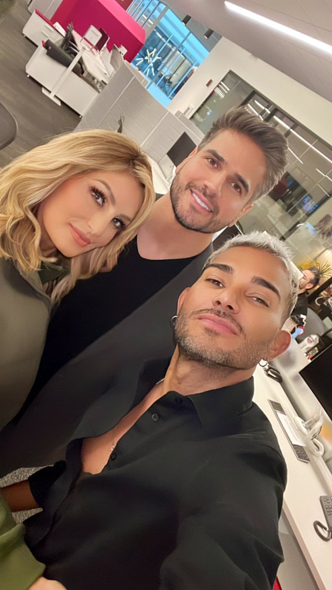 ¡GRACIAS por permitirnos entrar todos los días a sus hogares! 
Familia <a href="/hoydia/">hoy Día</a> 📺💙