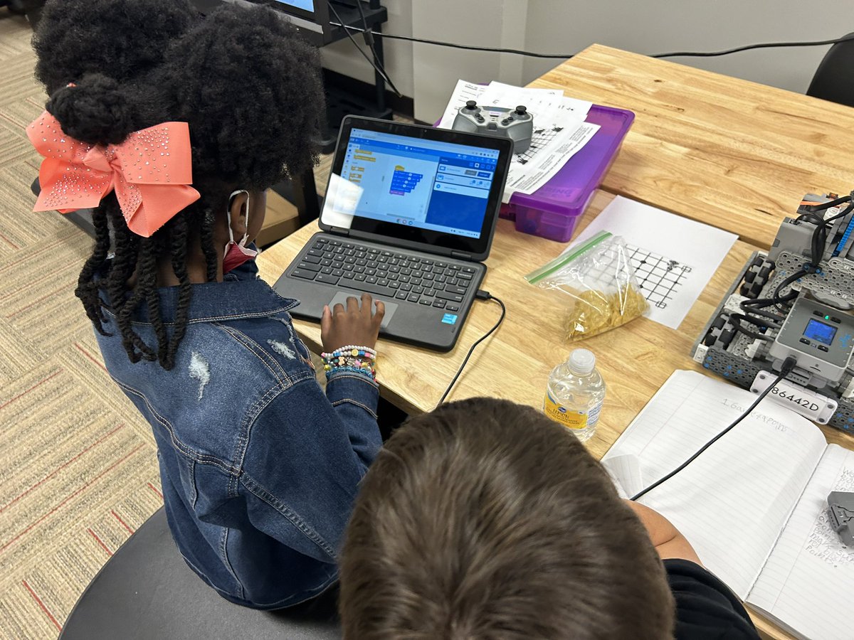 mwhitson14's tweet photo. Robotics is more than just #engineering! It’s #math, it’s #coding, it’s #problemsolving, it’s #communication! Love to see it. @JASA_IC , @HollyWh484 , @JASArockets - our robots will soon be driving without controllers! https://t.co/BI23DexRyT