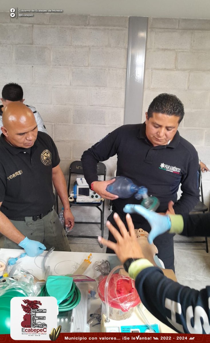 PCB_Ecatepec's tweet photo. Hoy, nuestras áreas de Rescate Urbano y Atención Prehospitalaria fueron capacitados en materia de manejo de vía aérea y bombas de infusión por parte de la Universidad #CUESH, con la finalidad de brindar una atención mucho más eficiente en los casos requeridos. https://t.co/4PeOaT7CHW