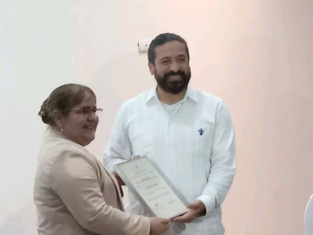 UCLVCU's tweet photo. Se otorga la categoría de Profesor Invitado al Dr. C. Agustín Gallardo del Ángel, prestigioso académico de la Universidad Veracruzana, que ha mantenido estrecha colaboración con nuestra casa de altos estudios.
#IVCCI #UCLVconCiencia https://t.co/grHvM8Bkiu