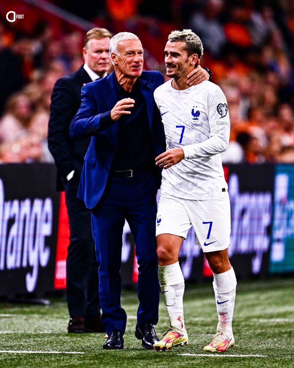 ActuFoot_'s tweet photo. Daniel Riolo ne veut pas entendre parler d’un 𝗚𝗿𝗶𝗲𝘇𝗺𝗮𝗻𝗻 𝘀𝗼𝘂𝘀-𝗰𝗼̂𝘁𝗲́ de la part de Didier Deschamps, alors 𝗾𝘂’𝗶𝗹 𝗻𝗲 𝗹𝘂𝗶 𝗮 𝗹𝘂𝗶-𝗺𝗲̂𝗺𝗲 𝗽𝗮𝘀 𝗱𝗼𝗻𝗻𝗲́ 𝗹𝗲 𝗯𝗿𝗮𝘀𝘀𝗮𝗿𝗱 𝗱𝗲 𝗰𝗮𝗽𝗶𝘁𝗮𝗶𝗻𝗲. 👊

« Deschamps en a parlé en venant un petit peu chouiner… En parlant de reconnaissance, 𝗶𝗹 𝗻’𝗮𝘃𝗮𝗶𝘁 𝗾𝘂’𝗮̀ 𝗹𝘂𝗶 𝗱𝗼𝗻𝗻𝗲𝗿 𝗹𝗲 𝗯𝗿𝗮𝘀𝘀𝗮𝗿𝗱 𝗱𝗲 𝗰𝗮𝗽𝗶𝘁𝗮𝗶𝗻𝗲.

Puisque Deschamps dit que c’est son chouchou, pourquoi il ne lui a pas donné le brassard ? 𝗜𝗹 𝗮𝘃𝗮𝗶𝘁 𝘁𝗼𝘂𝘁𝗲 𝗹𝗲́𝗴𝗶𝘁𝗶𝗺𝗶𝘁𝗲́ 𝗽𝗼𝘂𝗿 𝗲̂𝘁𝗿𝗲 𝗹𝗲 𝗰𝗮𝗽𝗶𝘁𝗮𝗶𝗻𝗲 𝗱𝗲 𝗰𝗲𝘁𝘁𝗲 𝗲́𝗾𝘂𝗶𝗽𝗲. Qu’il ne vienne pas reprocher aux gens de le sous-côter ou d’un manque de reconnaissance alors qu’il ne lui a pas donné le brassard…

Je reste convaincu que Griezmann est Top 3 de l'histoire des Bleus. Mon Top 3 : Zidane - Platini - Griezmann. Pour moi, Griezmann a même sorti Thierry Henry du Top 3. » 🇫🇷

🎙 @AfterRMC