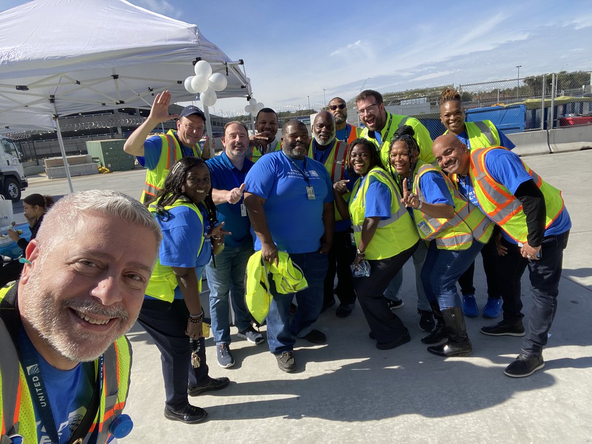 Stop 14 on the East Tour. It was a great day with Team ATL. Thank you for all you do for our customers each and every day. Some fun an excitement with our team at the Safety Fair and BBQ. @DJKinzelman @jacquikey @dongaines11 @united @AOSafetyUAL @scarnes1978