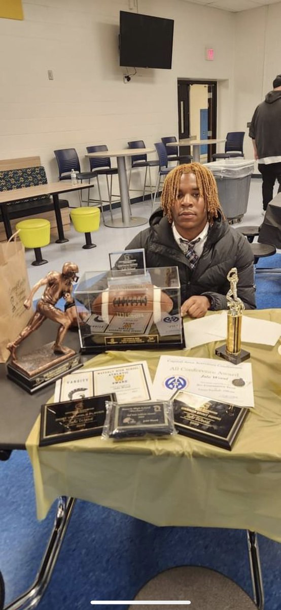 All REGION as RB
ALL CONFERENCE as RB
TEAM OFFENSE OF PLAYER OF THE YEAR 
TEAM MVP 
FIRST PERSON IN SCHOOL HISTORY IN 15+ years to rush for 1,000+ yards 
<a href="/LegacyMI_FBall/">Legacy Football Organization</a> <a href="/DeYeyaJones/">DeYeya E. Jones</a> <a href="/abo02/">Coach Abram McCoy</a> <a href="/MIexposure/">Michigan exposure</a> WARRIOR4L