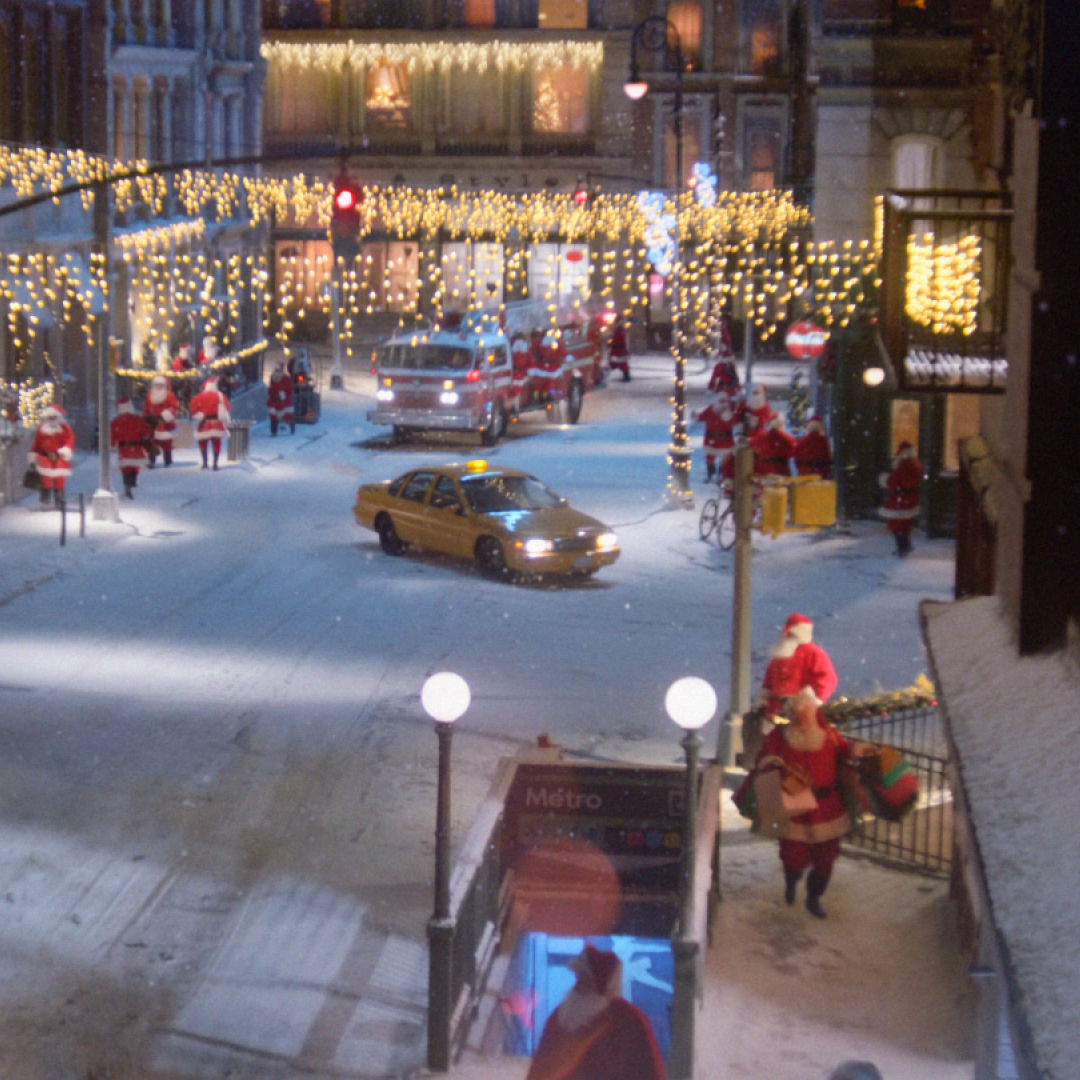 Todos pueden ser Santa 🎅 🤶 ¿Cuántos Papás Noel puedes ver en esta imagen? 🎄 #NavidadCocaCola #MagiaDeVerdad