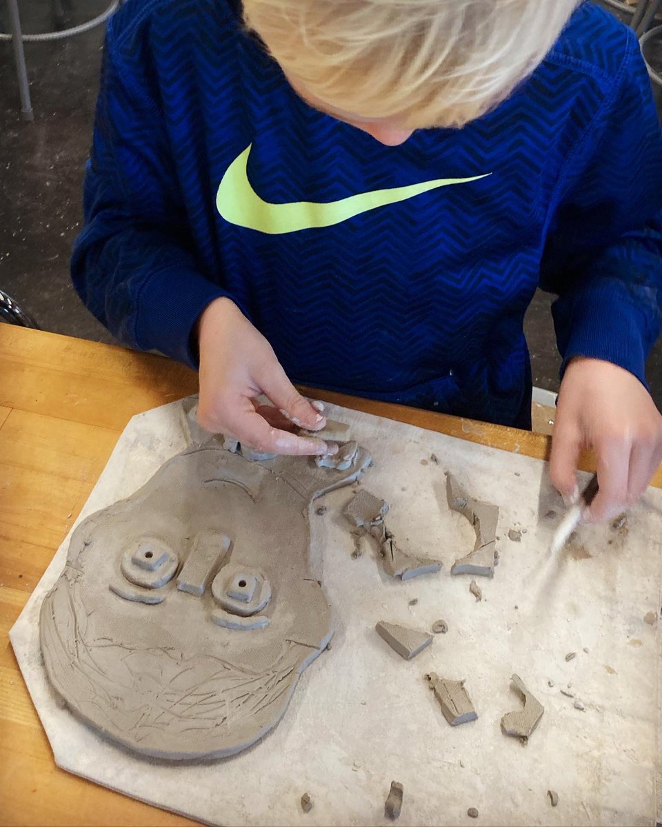 artisourjam's tweet image. 3rd grade clay self-portraits based on the amazing art inspired by artist @holliconger #art #clay #artteacher #artteachersofinstagram #ceramic #selfportrait @OldhamCoSchools @BucknerBears