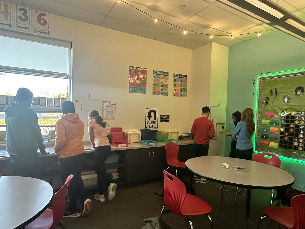 MrsViscariello's tweet image. What a great first morning of @MATHCOUNTS practice! This is our largest group ever with 23 kids. They are going to do amazing things this year! @WilsonSchlDist  @CRada_WWMS