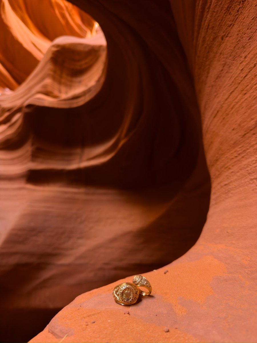 yommmayra's tweet photo. Aggie rings take on Antelope Canyon 👍🏽 https://t.co/gu3A8apzdv