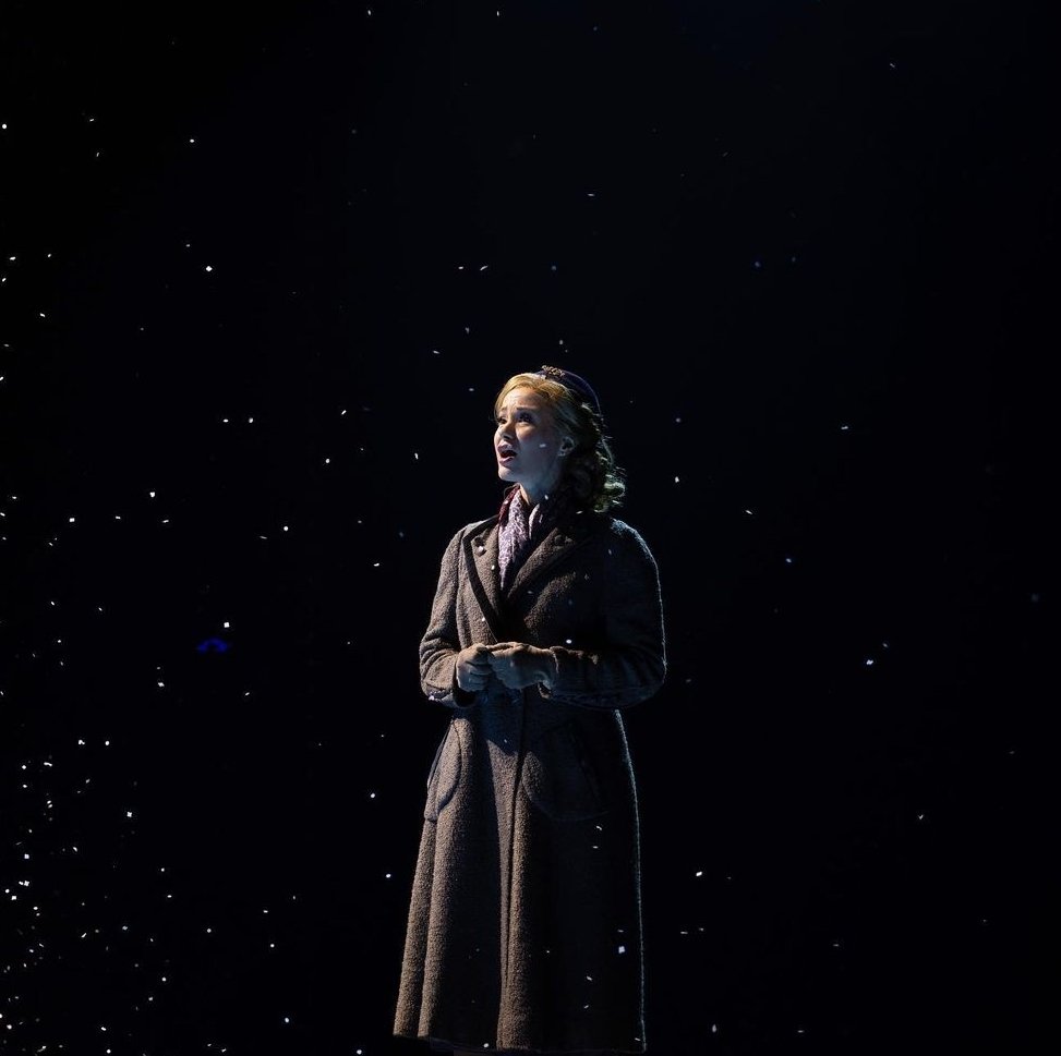 rierra_bot's tweet photo. 시에라 보게스(Sierra Boggess)가 참여하는 뮤지컬 <Harmony>가 11/13, 브로드웨이에서 성대하게 막을 올렸다. 이로써 <Harmony>를 통해 브로드웨이의 6번째 작품을 올린 배우가 되었다.

#sierraboggess #harmony #하모니 #broadway https://t.co/gRduNbn7Ym