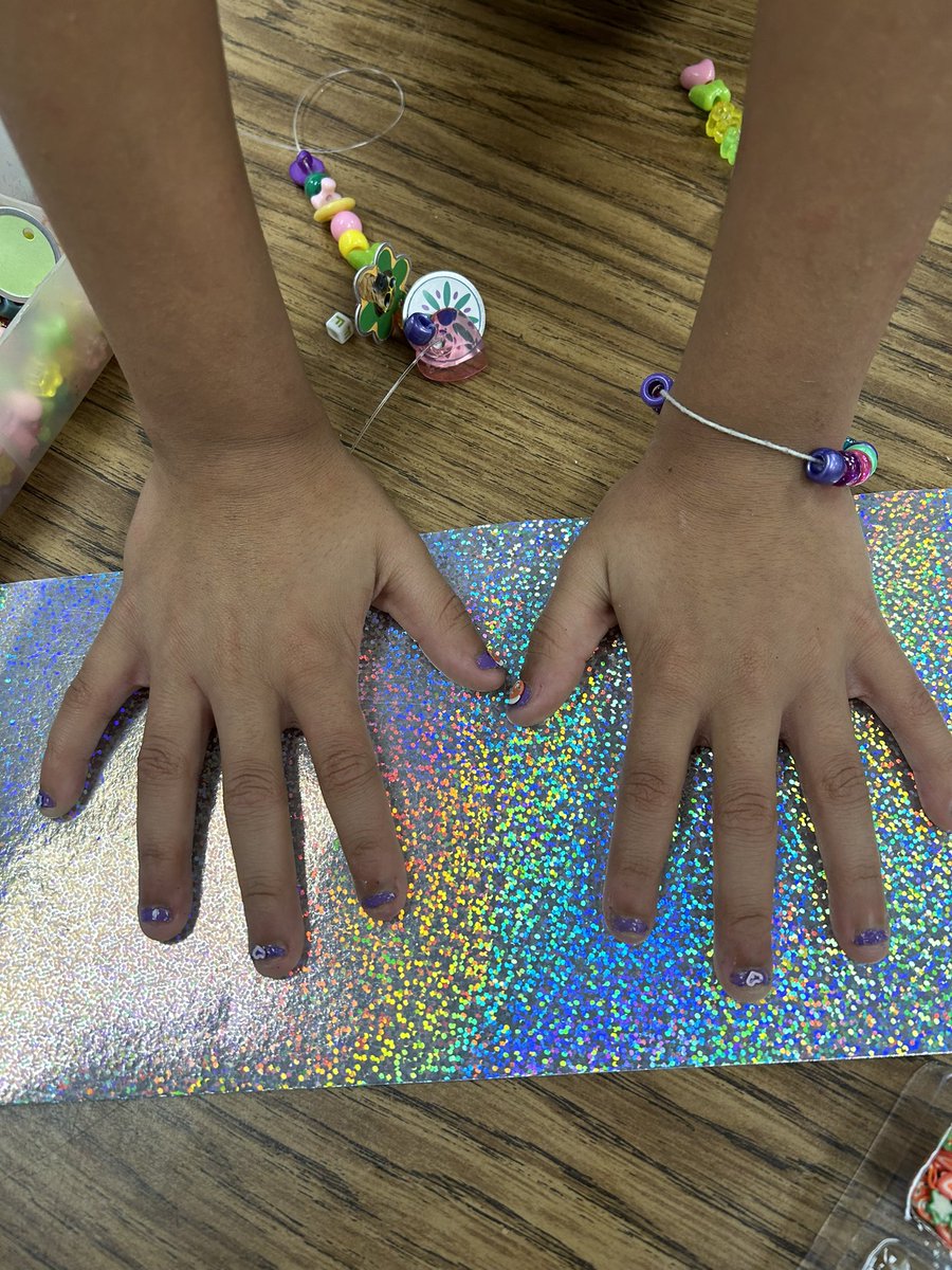 mamamango431's tweet image. What fun we are having during @OPS_Belvedere “Attention Time” after school! I have 3 students who have been joining me for nail art💅🏼. We use this ⏰ to talk about making helpful choices in the classroom &amp;amp; school, &amp;amp; how to get along with others! #readysetglow #positivityrules 😁