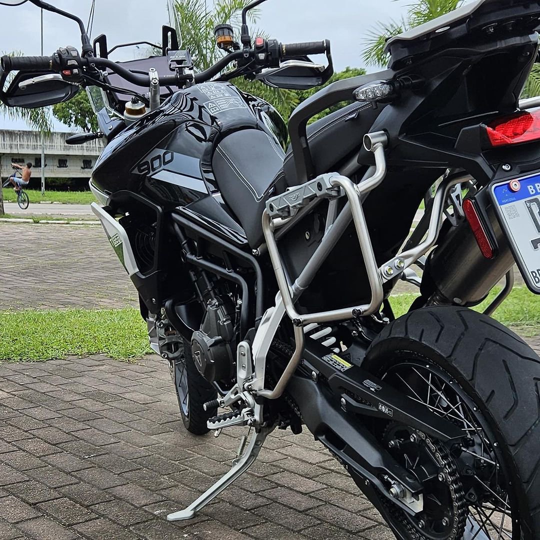 Triumph Tiger 900 Rally 2022 💰R$62.000,00 📌7.800 km 2022/2022 Sole owner Trunk rack and factory bags Good tyres one year review done at dealership a month later Manuel and spare key Documentation 2023 up to date