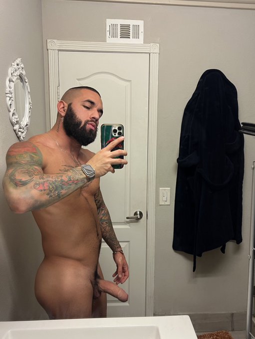 suck me but it has to be quick!👀 https://t.co/cvx9Vjk4gI