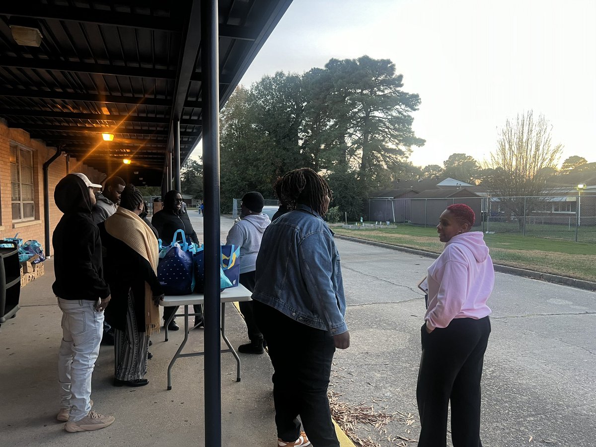 Cavalier Corner (@cavalier_corner) on Twitter photo Thanksgiving Drive-Thru! Excellent work Ms. Parrish and Ms. Ivyđđ€<a href="/mzamoreburden28/">Maurita L. Burden</a> <a href="/yvettepierce51/">@vettypee</a> <a href="/Rsteward757/">Rhonda</a> <a href="/WMS_Liaison/">Velverlee</a> <a href="/SLMillaci/">Mr. Shawn L. Millaci</a> <a href="/PortsVASchools/">Portsmouth Schools</a> Thanksgiving Drive-Thru! Excellent work Ms. Parrish and Ms. Ivyđđ€<a href="/mzamoreburden28/">Maurita L. Burden</a> <a href="/yvettepierce51/">@vettypee</a> <a href="/Rsteward757/">Rhonda</a> <a href="/WMS_Liaison/">Velverlee</a> <a href="/SLMillaci/">Mr. Shawn L. Millaci</a> <a href="/PortsVASchools/">Portsmouth Schools</a>