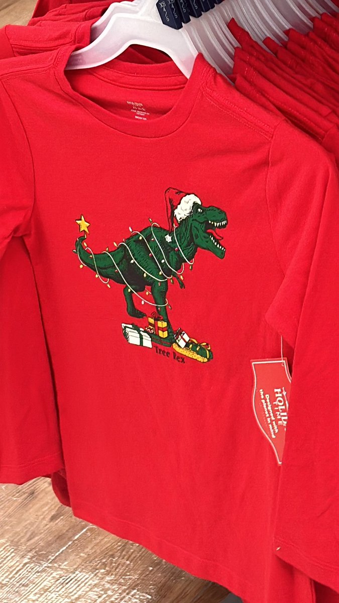 MySpoonsAreUsed's tweet photo. @HowRidiculous uhhh I think yall need to have a talk with Walmart….this looks oddly familiar https://t.co/ODql4DvMMK