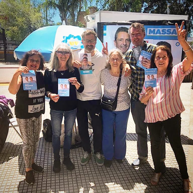 🇦🇷 ☀️ En Castelar, como en todos los barrios de Morón, dialogando con nuestros vecinos y vecinas para que la Argentina tenga futuro con Massa presidente 🗳 🇦🇷

<a href="/nuevoencuentro/">Ne8nuevoencuentro</a>.castelarcentro 💙
@unionporlapatriamoron

 #AhoraEsMassa