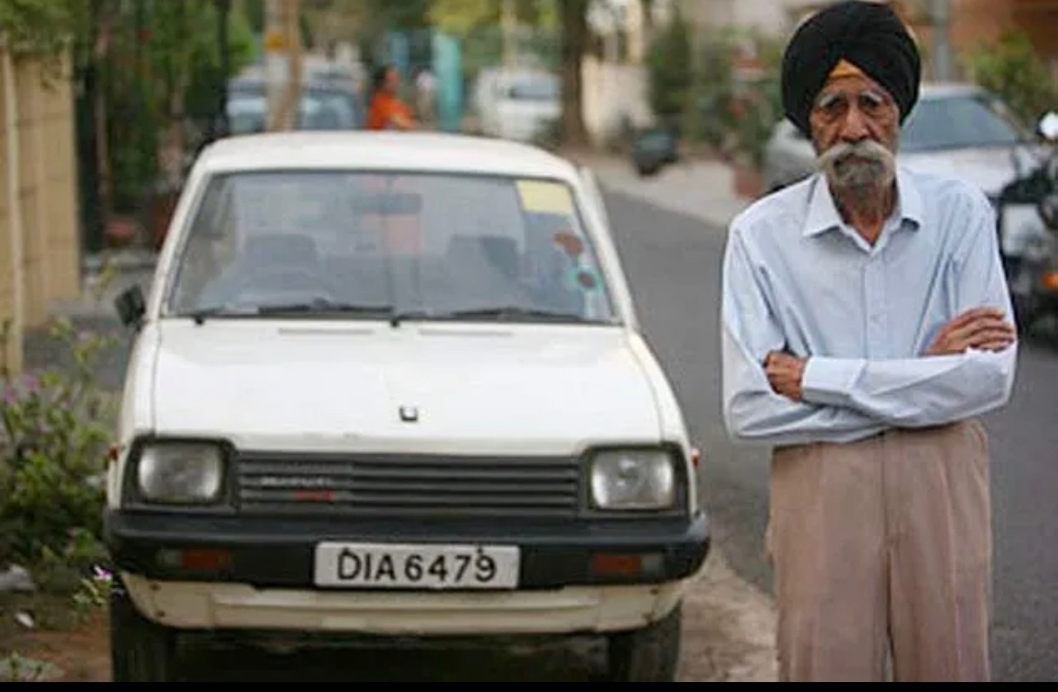 The inaugural owner of the Maruti 800 was Mr. Harpal Singh, an employee of Indian Airlines. The occasion was so monumental that the keys were personally handed to him by none other than the then-Prime Minister Indira Gandhi herself!