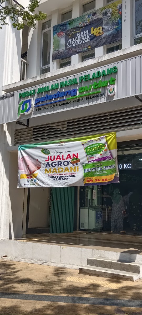 Warga <a href="/putrajayaMY/">Putrajayaku</a>... Jualan Agro Madani...  beras 10kg RM26 00 di Peladang Outlet Presint 15 ..