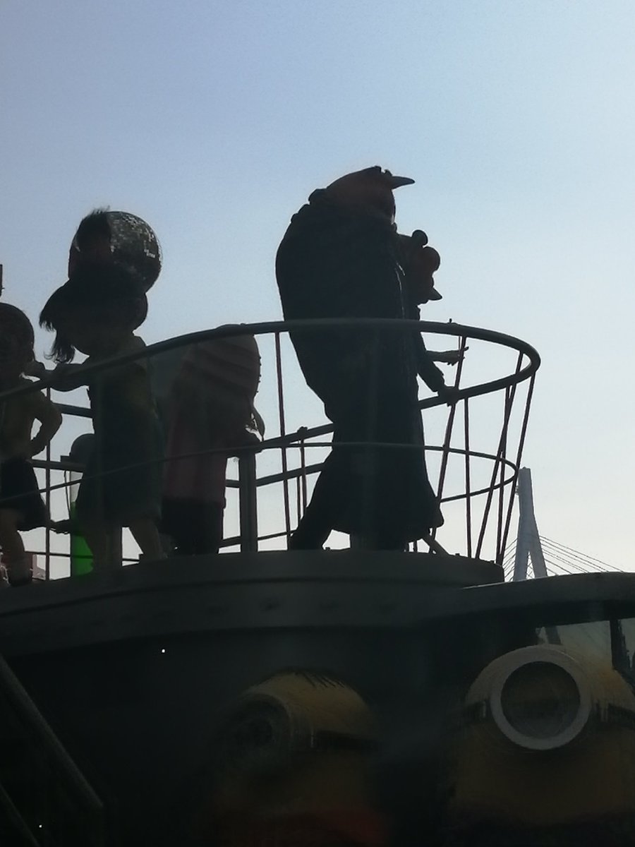 パレードの時間に到着 ！✨🙌🥳🎉 2/3