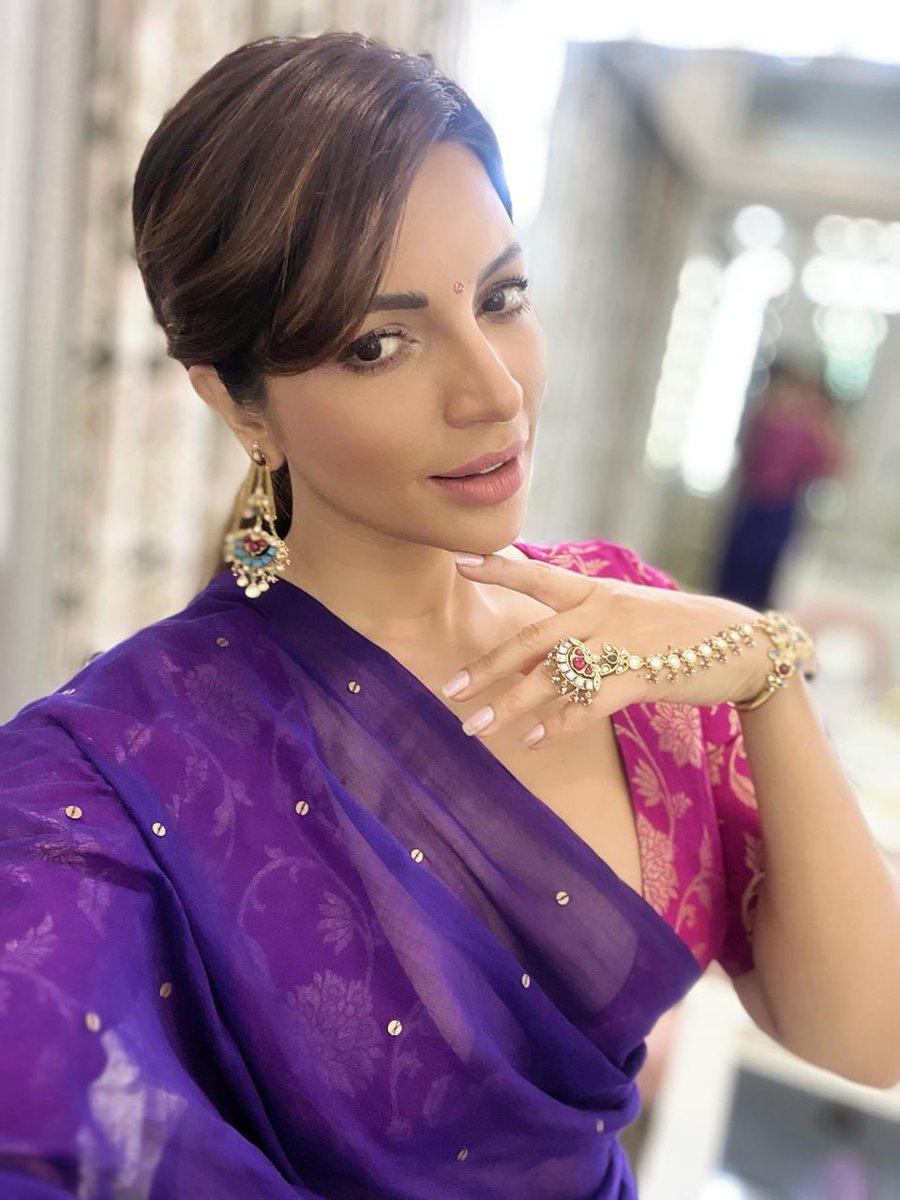 shamasikander's tweet image. COLORS OF FESTIVITIES 🥳 ✨🌟💫
.
.
.
#festivecolours #family #shamasikander