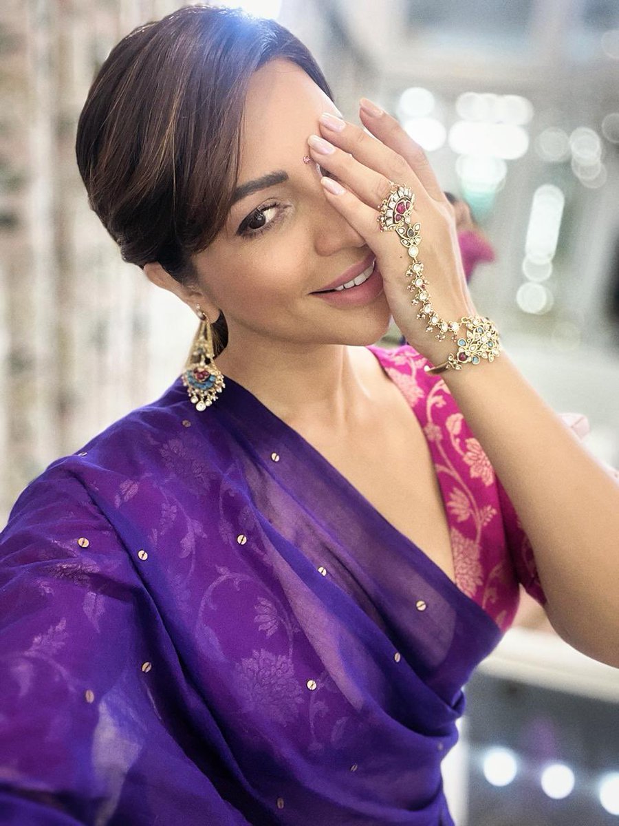 shamasikander's tweet image. COLORS OF FESTIVITIES 🥳 ✨🌟💫
.
.
.
#festivecolours #family #shamasikander