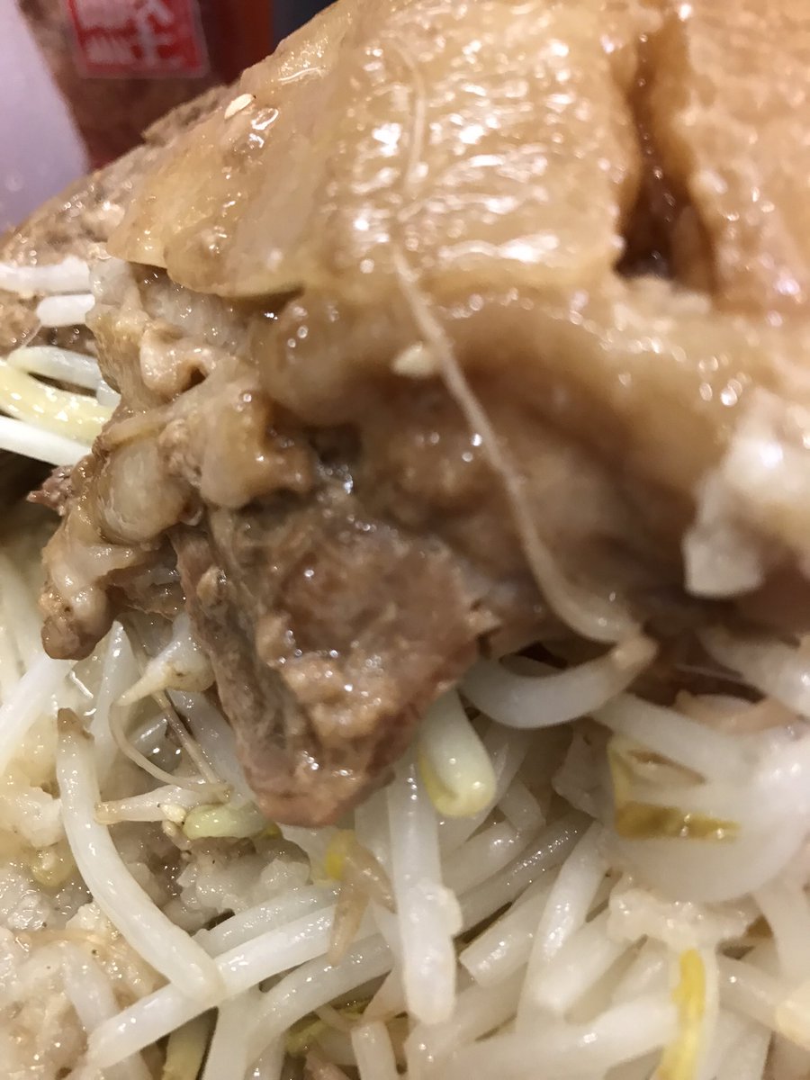 ehYC3Dxc80go7YU's tweet photo. あいすべきものすべてに　高井田　塩豚ラーメン　ウズラ　鰹節　N cm Y A K     平日限定の塩をいただきました😊　スープが良くカラメマシマシに　ストレートプリツル麺めっちゃ美味しかったです 😋　はんぺんアブラ豚🐷トロトロ😆　鰹節めっちゃ合います　美味しくいただきました　ご馳走さまでした♪ https://t.co/caHkrVAiYR