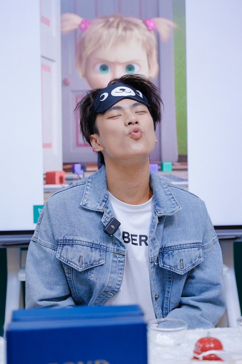 รวมภาพบรรยากาศการไลฟ์และเบื้องหลังความน่ารักของ POYD X OHMPAWAT 🤍🫧 มาฝากแฟนๆทุกๆท่าน

POYD ขอขอบคุณ Ohm Pawat ที่ได้มาสร้างสีสัน และความสนุกให้กับ POYD 🫶🏻
รวมไปถึงขอบคุณแฟนๆสุดน่ารัก และขอบคุณทุกท่านที่เข้ามาร่วมรับชมไลฟ์และได้มาร่วมสนุกกัน

#PoydxOhm
#PoydxOhmPawat