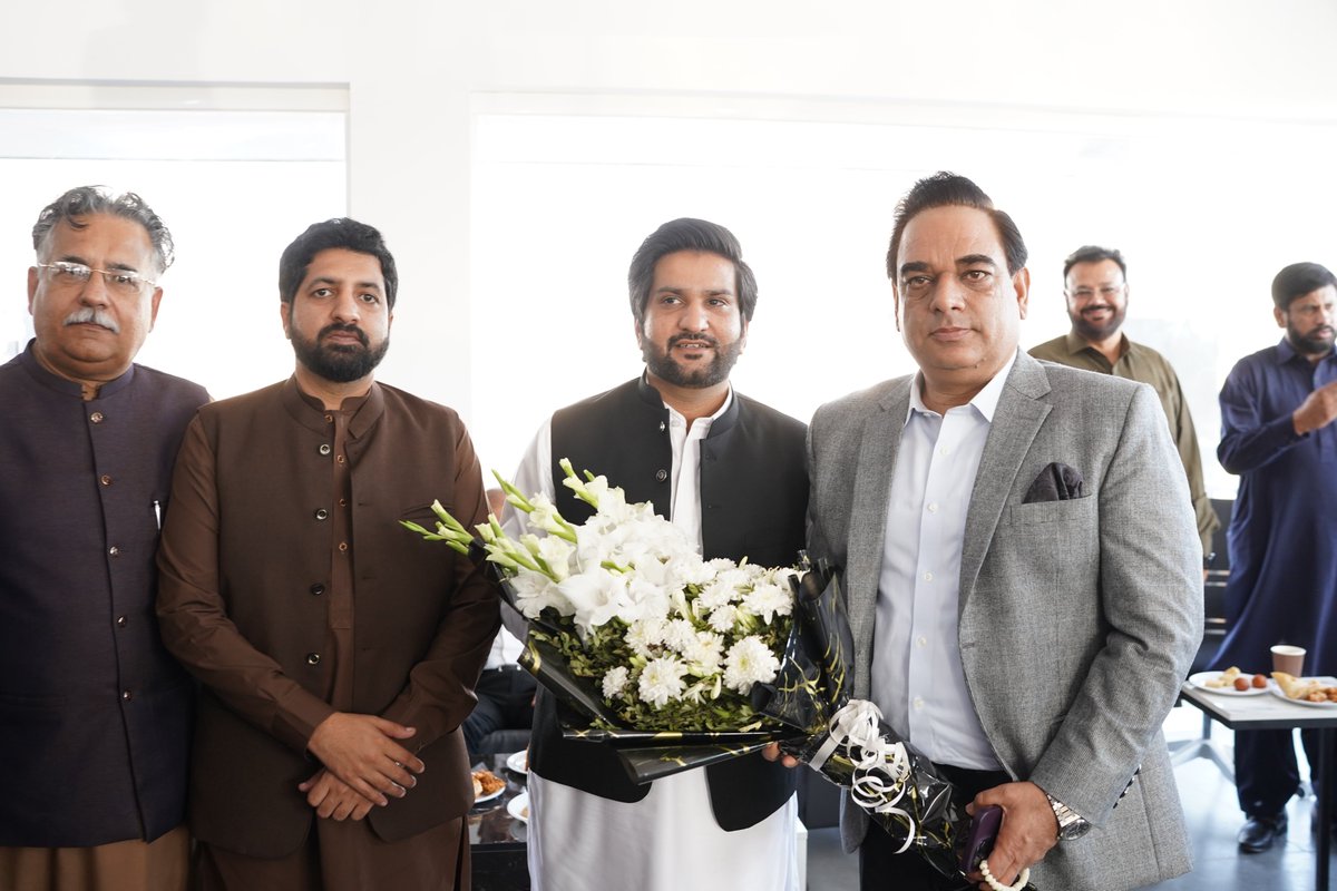 kkpvtltd's tweet photo. President Ch Umar Anwar, representing the MCA, extends a heartfelt welcome to Sardar Tahir Mahmood, President of Islamabad Estate Association, at the MCA event in Mumtaz City. We greatly appreciate your presence, which adds significance to this occasion.@Sardartahir78 https://t.co/PphXOdKgkB