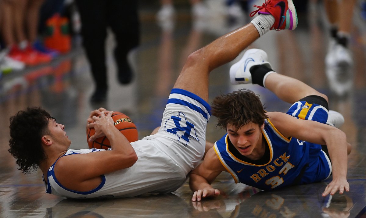 sports_drc's tweet photo. Through three quarters of Tuesday's game against 3A No. 3-ranked Brock, 4A No. 20 Krum looked out of sorts and in danger of suffering its first loss of the young season.

The Bobcats dominated the fourth quarter on their way to a 59-52 comeback win.
https://t.co/rqTurC4FqA https://t.co/2vpnbVCkoS