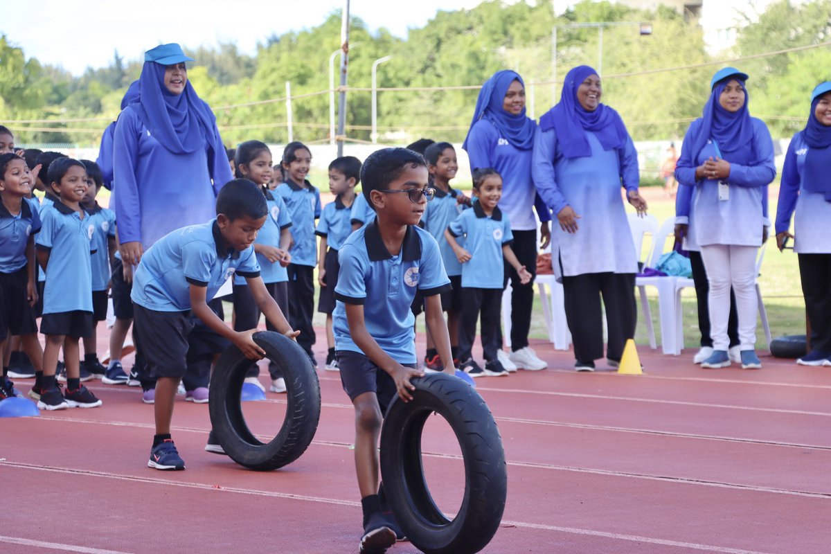 Ministry of Education (@moedumv) on Twitter photo ކާމިލް ދީދީ ޕްރައިމަރީ ސްކޫލުގެ ސްޕޯޓްސް މީޓް ފެށުމަށް ބޭއްވި ރަސްމިއްޔާތުގައި މިނިސްޓަރ <a href="/aisthly/">Aishath Ali</a> ބައިވެރިވެ ވަޑައިގެންނެވުން. ކާމިލް ދީދީ ޕްރައިމަރީ ސްކޫލުގެ ސްޕޯޓްސް މީޓް ފެށުމަށް ބޭއްވި ރަސްމިއްޔާތުގައި މިނިސްޓަރ <a href="/aisthly/">Aishath Ali</a> ބައިވެރިވެ ވަޑައިގެންނެވުން.