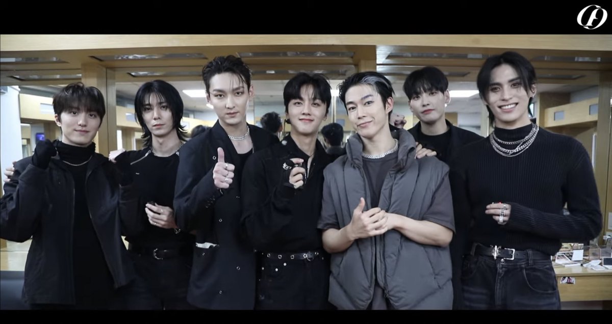 근데 수능응원 복장 실화냐
수능 빼고 전부 다 쳐 줄듯