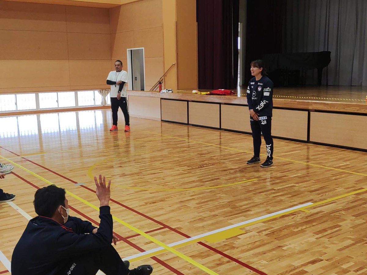 as____uuu's tweet photo. 昨日はよつば学園でサッカー教室を行いました！
短い時間ではありましたが、初めてウォーミングアップからゲームまで主導でやらせて頂きました！
これまでも教育実習やパラサッカーフェスタ、他の学校での指導の機会を沢山いただきました。 https://t.co/NimiOelPzj