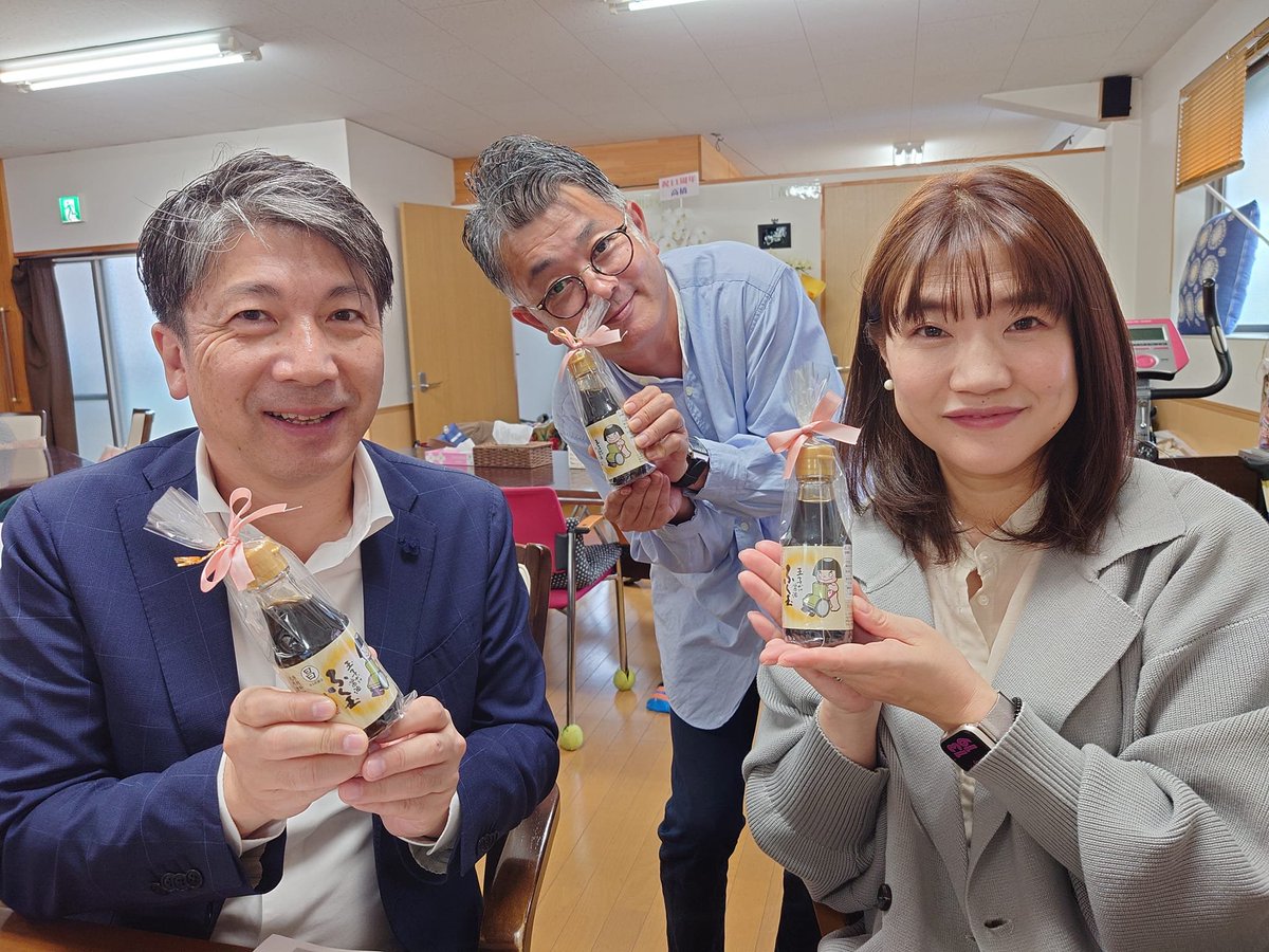 kinntarou2012's tweet photo. 大牟田市アットバンク代表春林さんが東京から南洋
アスピレーション株式会社営業部長尾高さん♬長野
県株式会社ゴッドファーム取締役神農さんがデイサ
ービス金太郎を見学に来て頂きました〜🎵。
お客様誕生会にも参加して頂き感謝です〜🎵。
#福岡県八女市黒木町
#デイサービス金太郎
#見学に
#誕生会 https://t.co/TEslJlFnPg
