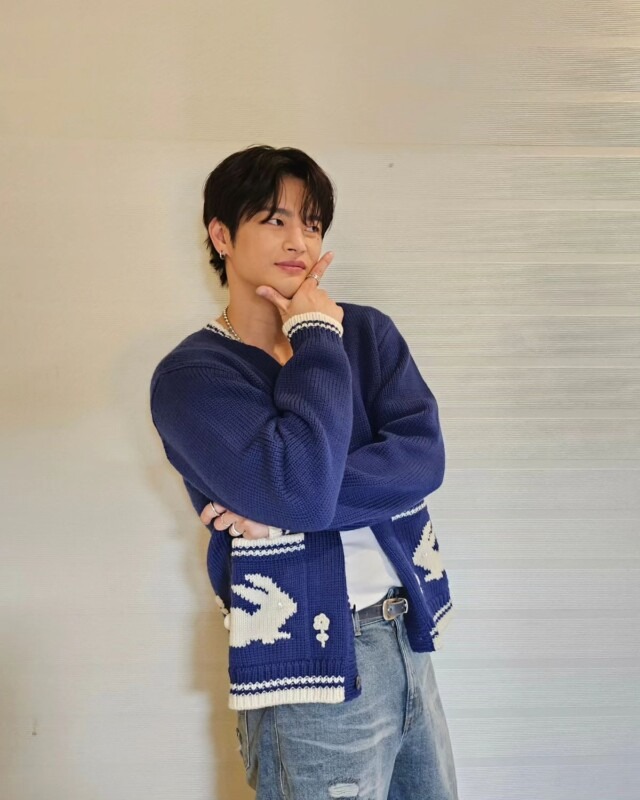 Kkorepo's tweet photo. #ソイングク、あたたかそうなカーディガンを着てピース！きょう（15日）東京に続き大阪公演開催
https://t.co/WMkMBApF5s https://t.co/HznHpbVQiB