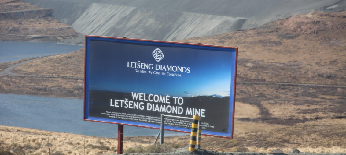 YourKayBol's tweet photo. Letšeng Diamond Mine has announced that it will discontinue its collaboration with Matekane Mining Investment Company (MMIC).
In translation, Letšeng will take over mining equipment currently under MMIC and will absorb it's existing employees as per operational requirements. https://t.co/kdGL6wpzDs