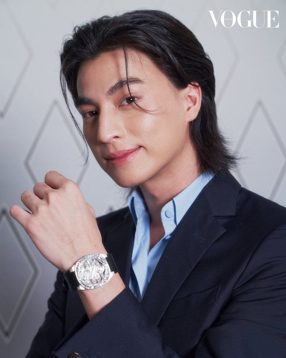VogueThailand's tweet photo. “กลัฟ-คณาวุฒิ” @gulfkanawut กับการนำเสนอนาฬิกาชั้นสูงในงาน “Gucci Art Lab” ของแบรนด์ @gucci #Gucci #GuccixGulfKanawut  

#VogueReports https://t.co/mNXg2mEhxq
