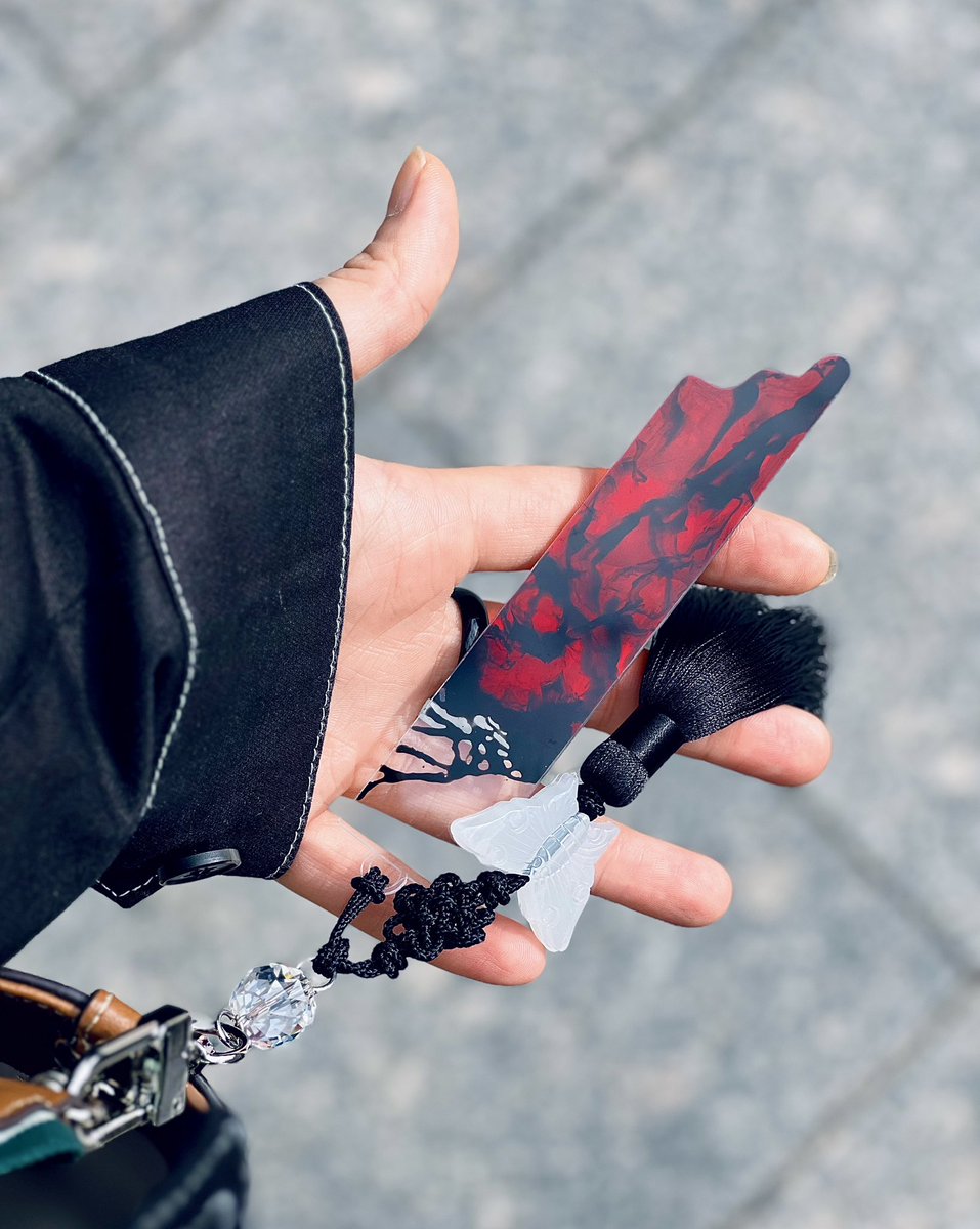 오널 밤
10시
붉은 바다 판매
옵니다
🌊
🖤
♥️
❤️