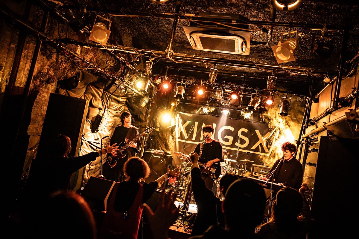 Edna🌙🐺 tweet media